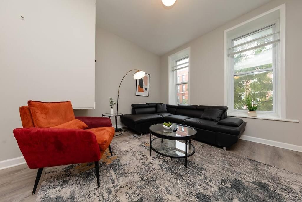 The Secret West Loop Oasis Apartment *