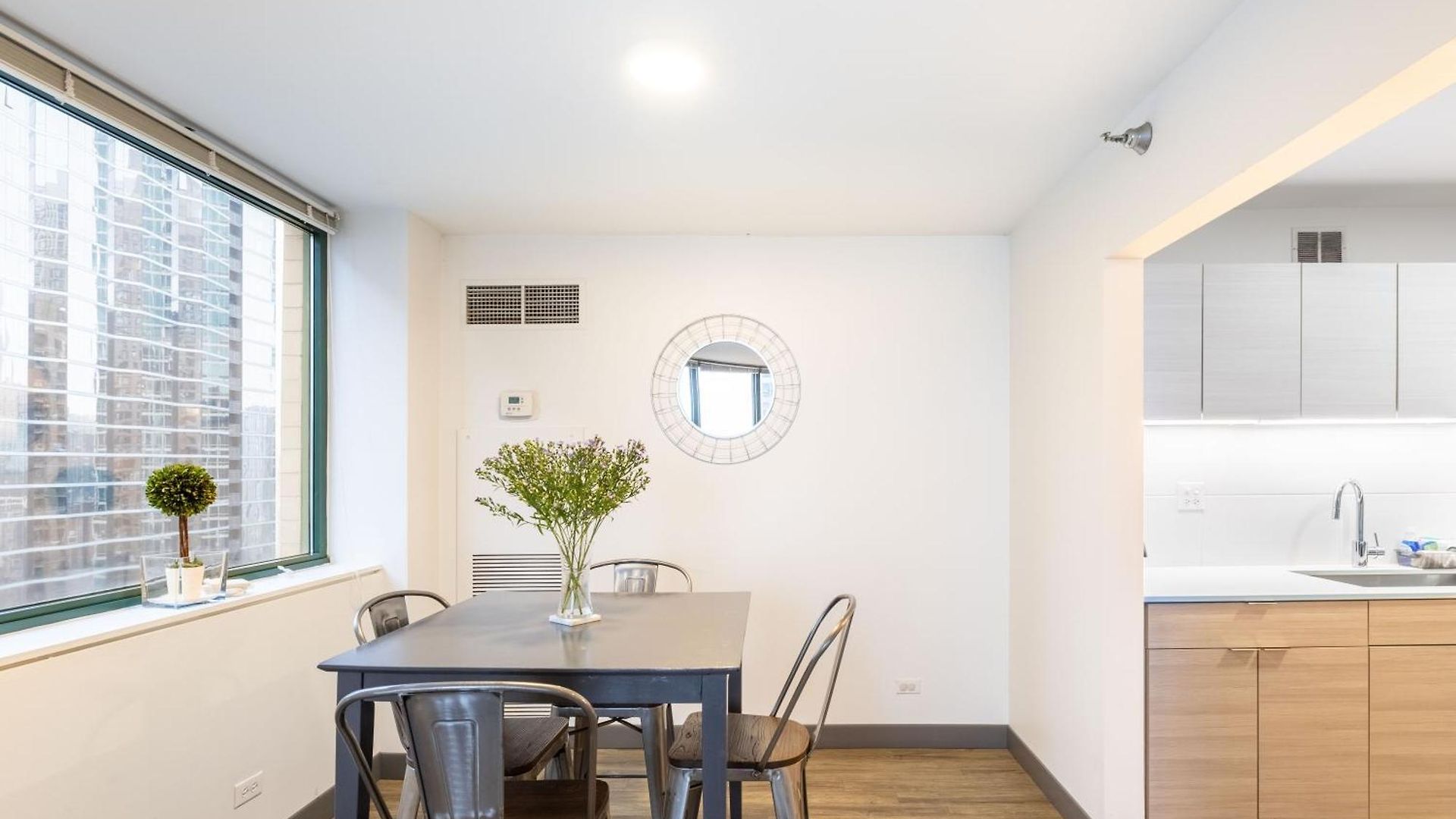Envitae 3br Luxury Corner Loft With Navy Pier Views *