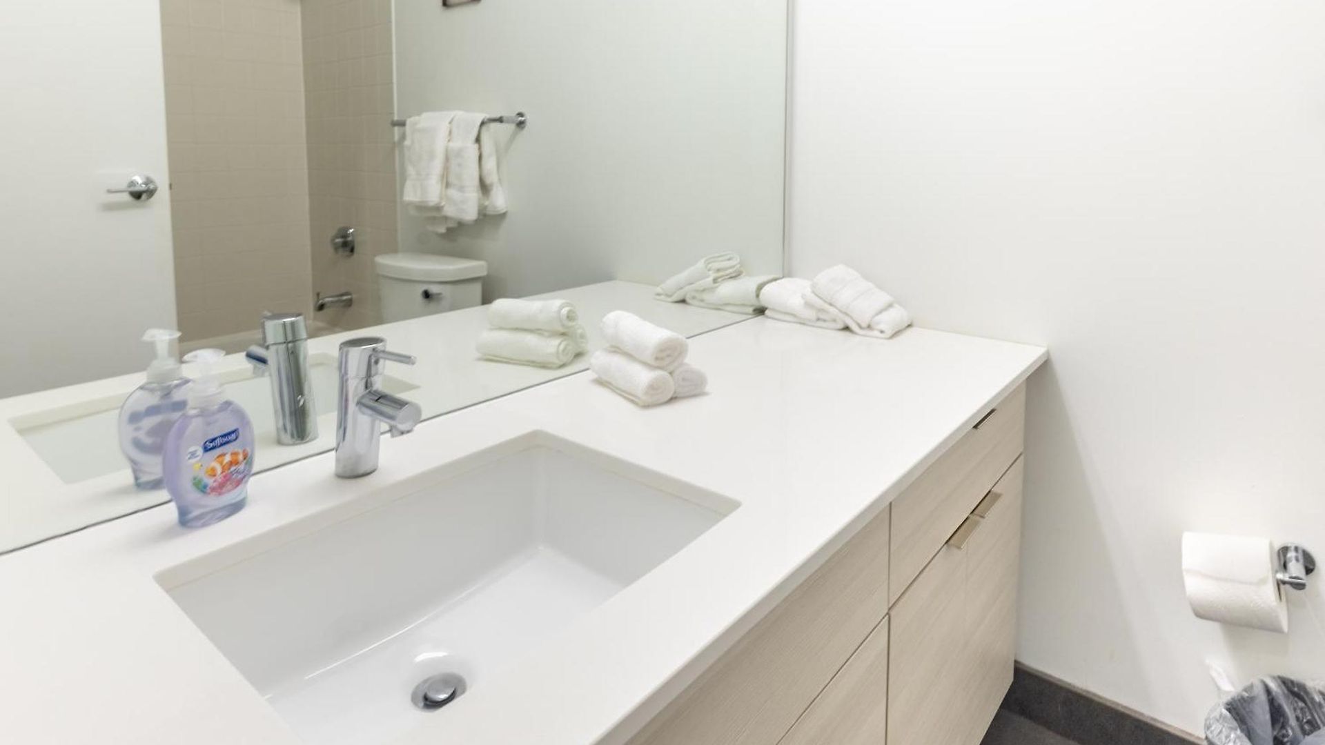 Envitae 3br Luxury Corner Loft With Navy Pier Views * Chicago
