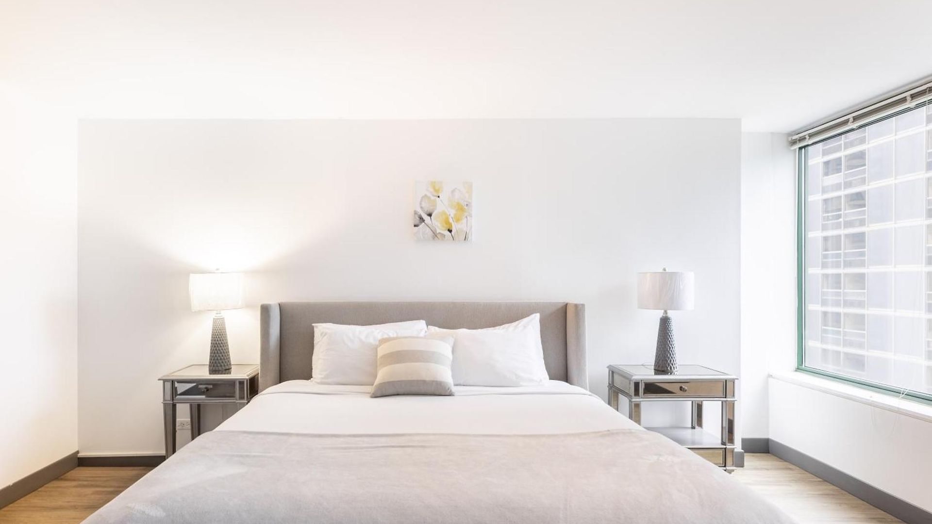 Envitae 3br Luxury Corner Loft With Navy Pier Views Apartment *