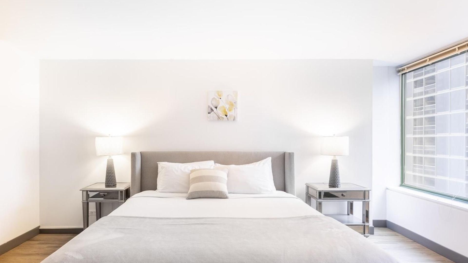 Envitae 3br Luxury Corner Loft With Navy Pier Views Apartment