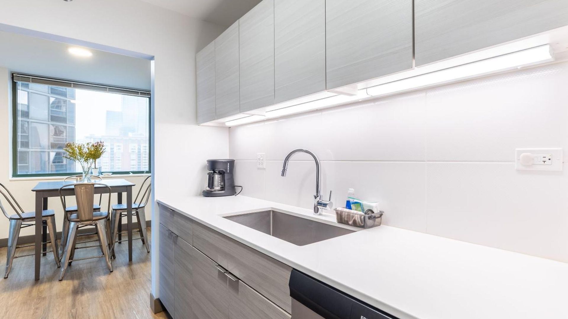 Envitae 3br Luxury Corner Loft With Navy Pier Views Chicago