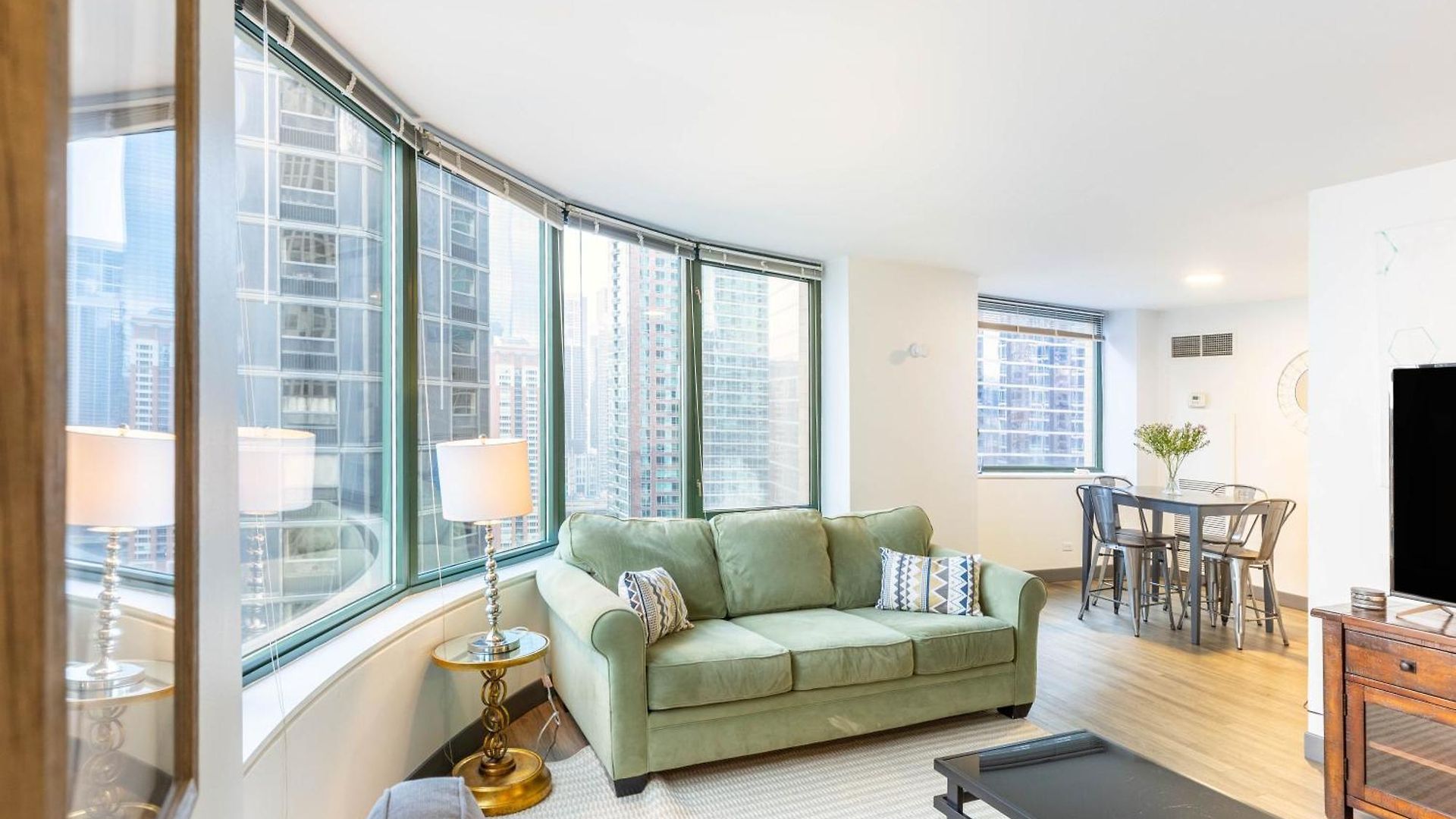 Envitae 3br Luxury Corner Loft With Navy Pier Views Apartment Chicago