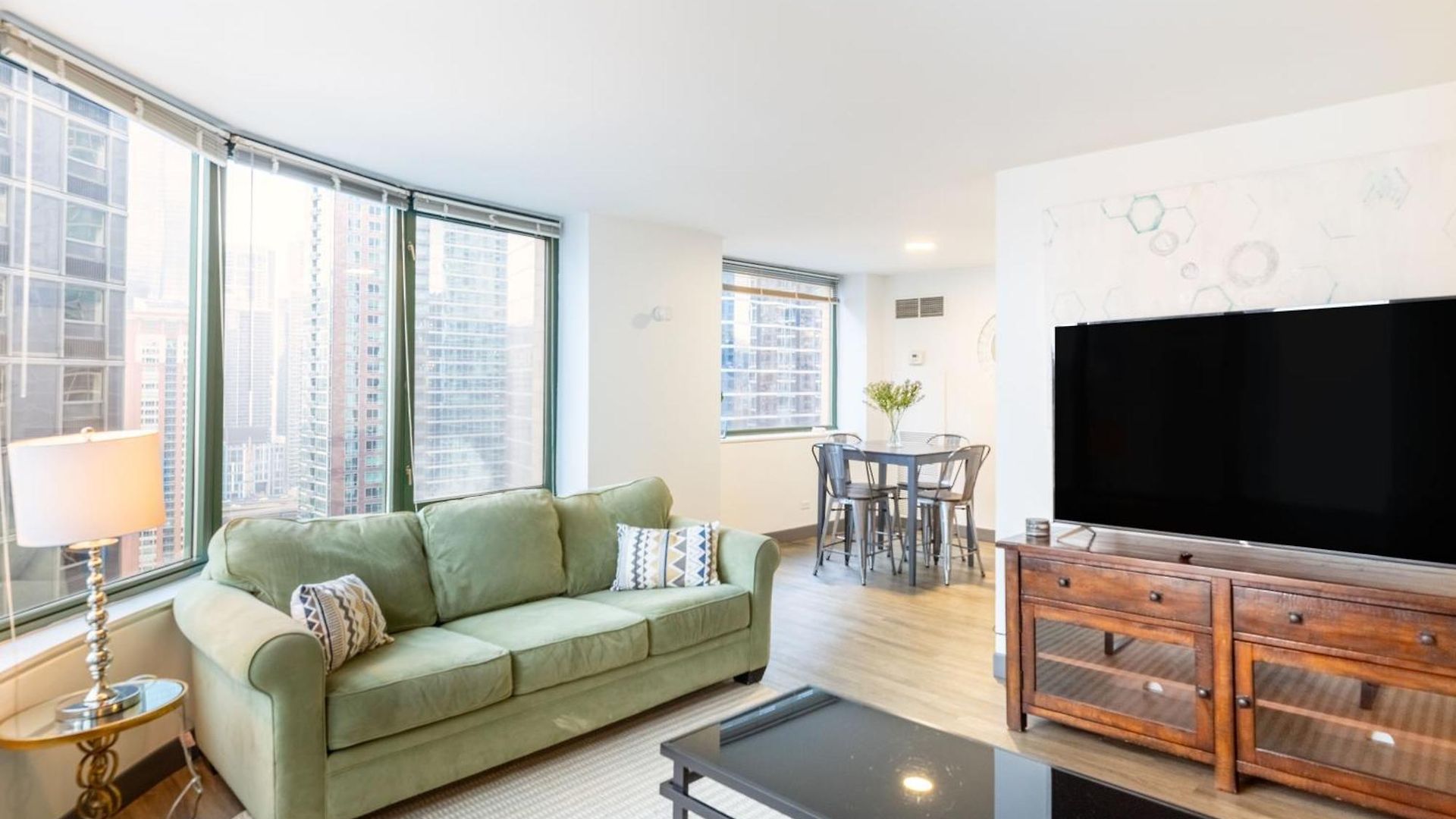 Envitae 3br Luxury Corner Loft With Navy Pier Views * Chicago