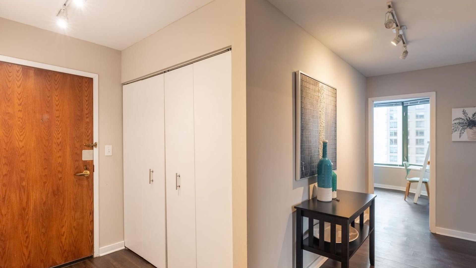 Captivating With Pier Views, Pool And Gym *