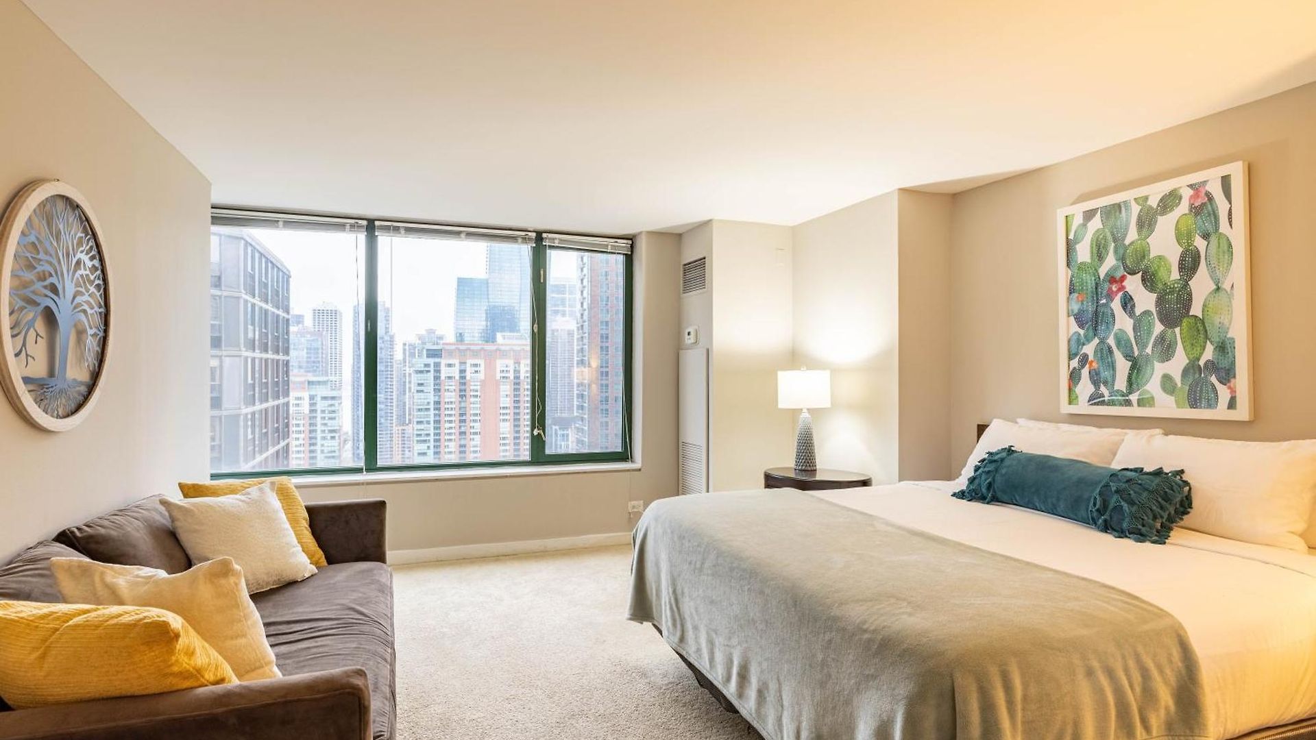 Captivating With Pier Views, Pool And Gym Chicago