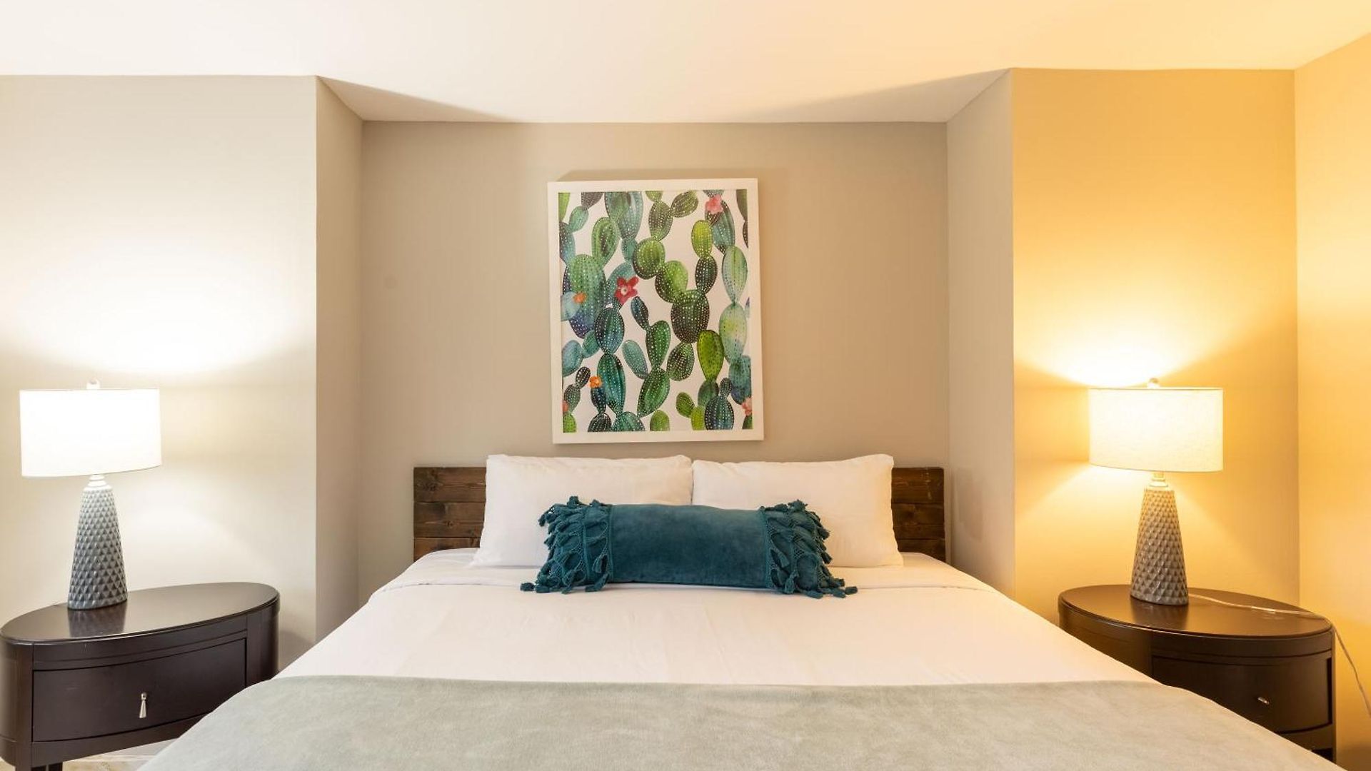Apartment Captivating With Pier Views, Pool And Gym Chicago