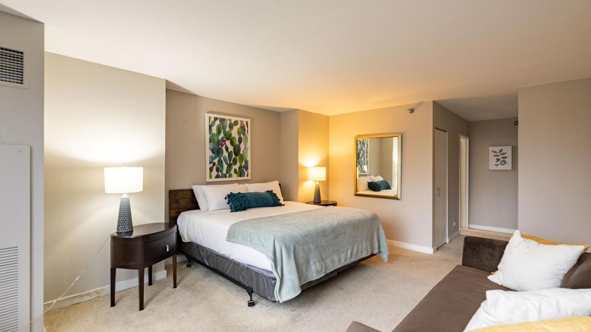 Apartment Captivating With Pier Views, Pool And Gym