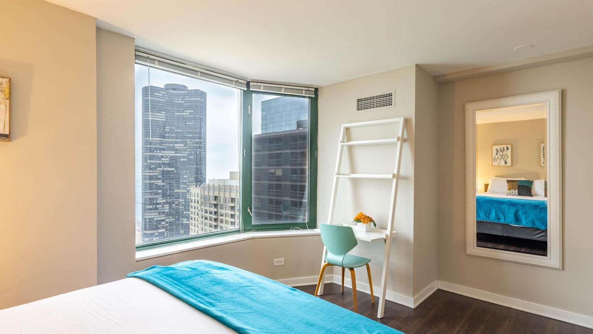 Captivating With Pier Views, Pool And Gym Apartment Chicago