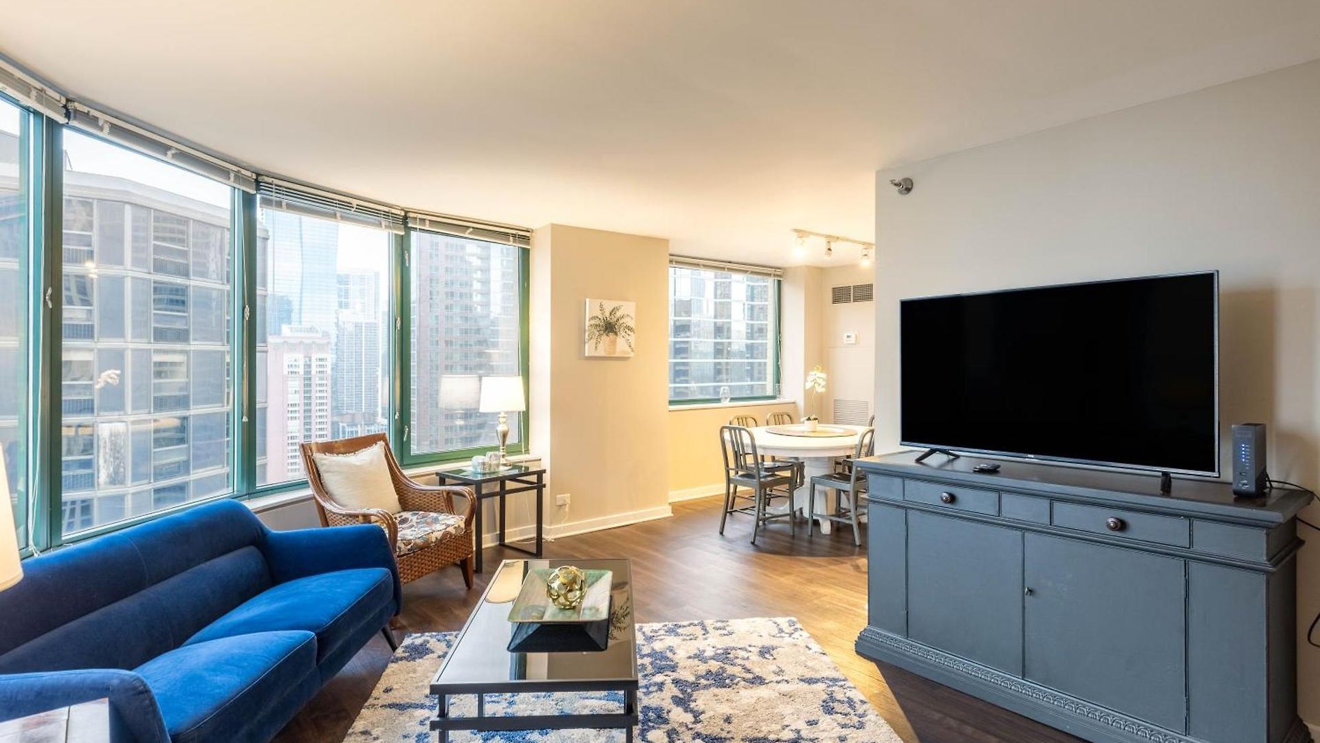 Apartment Captivating With Pier Views, Pool And Gym
