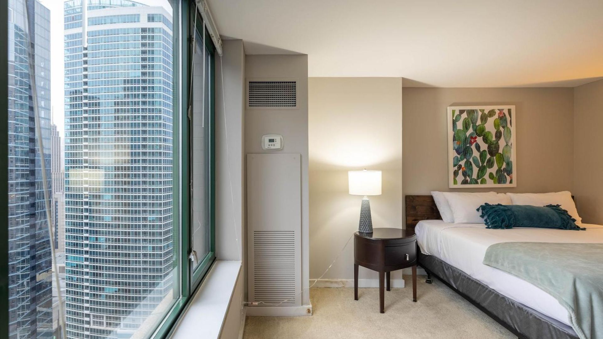 Captivating With Pier Views, Pool And Gym Chicago