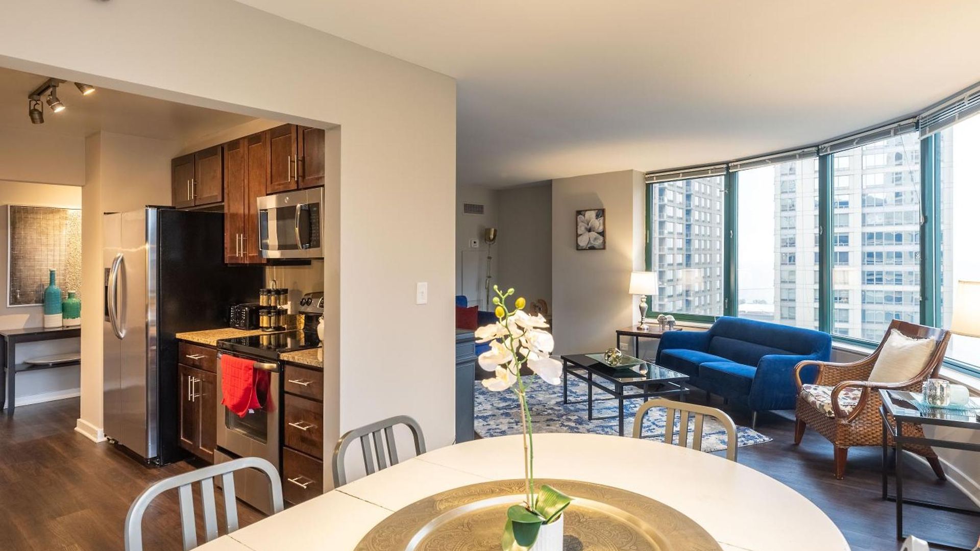 Captivating With Pier Views, Pool And Gym Apartment Chicago