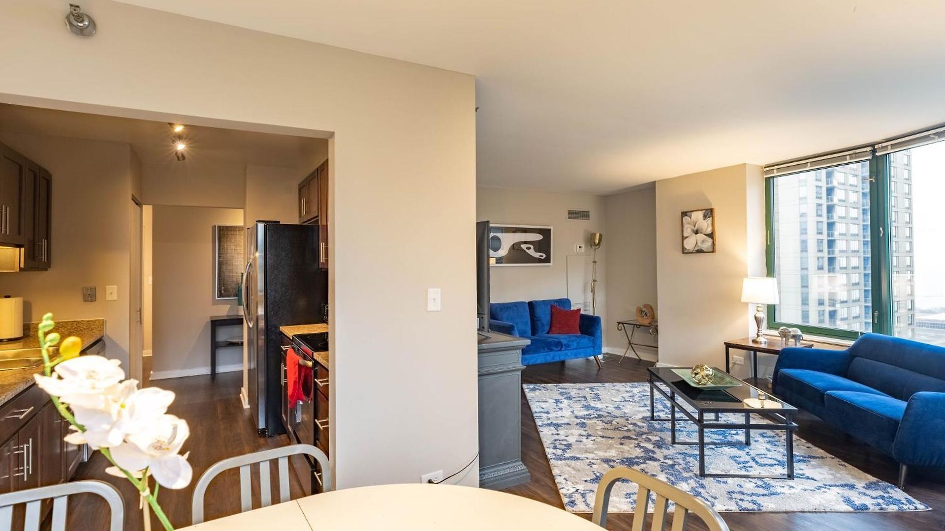 Apartment Captivating With Pier Views, Pool And Gym Chicago