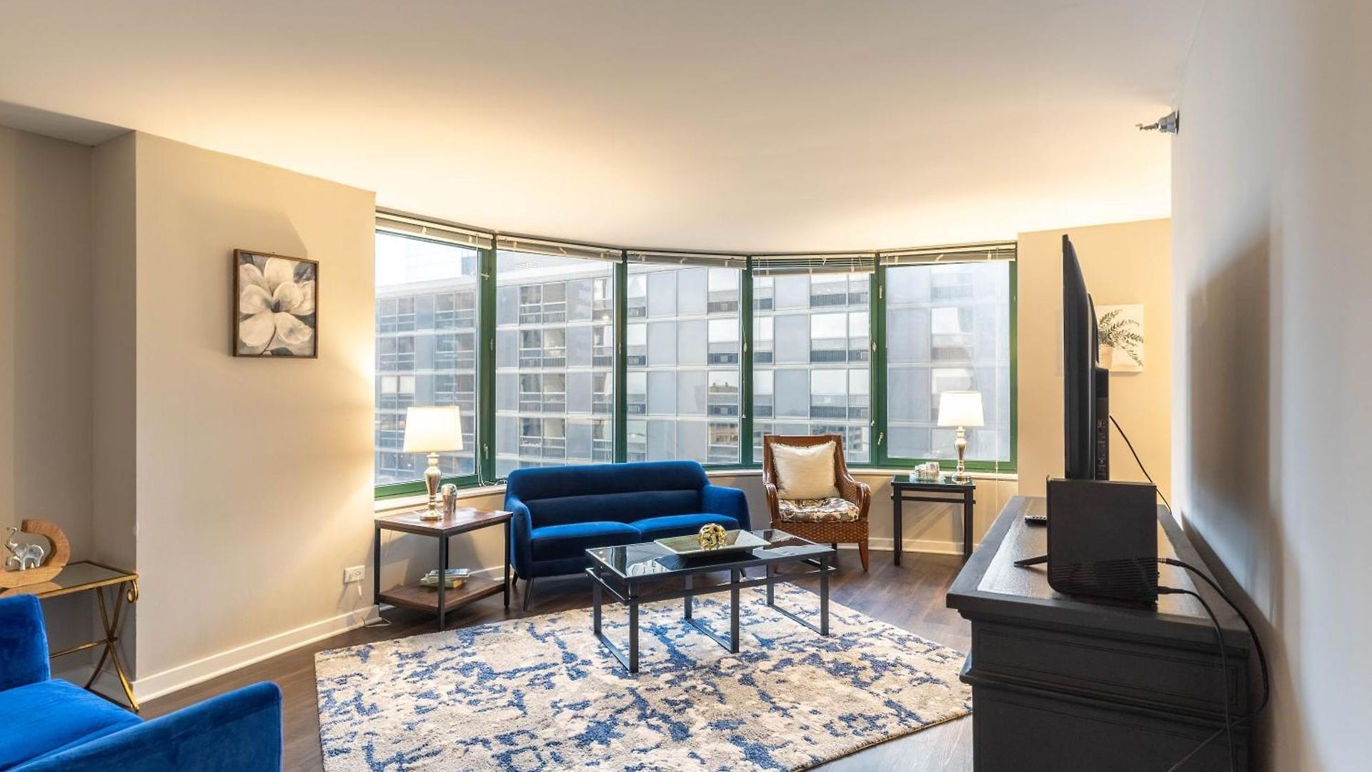 Captivating With Pier Views, Pool And Gym Chicago