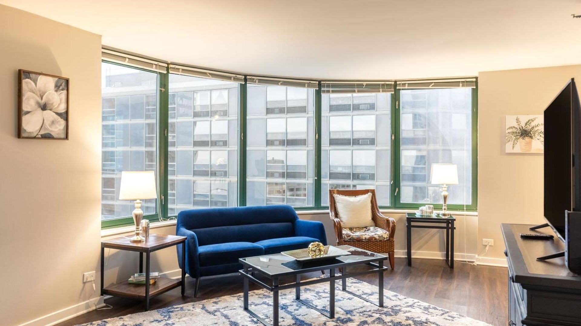 Captivating With Pier Views, Pool And Gym Apartment *