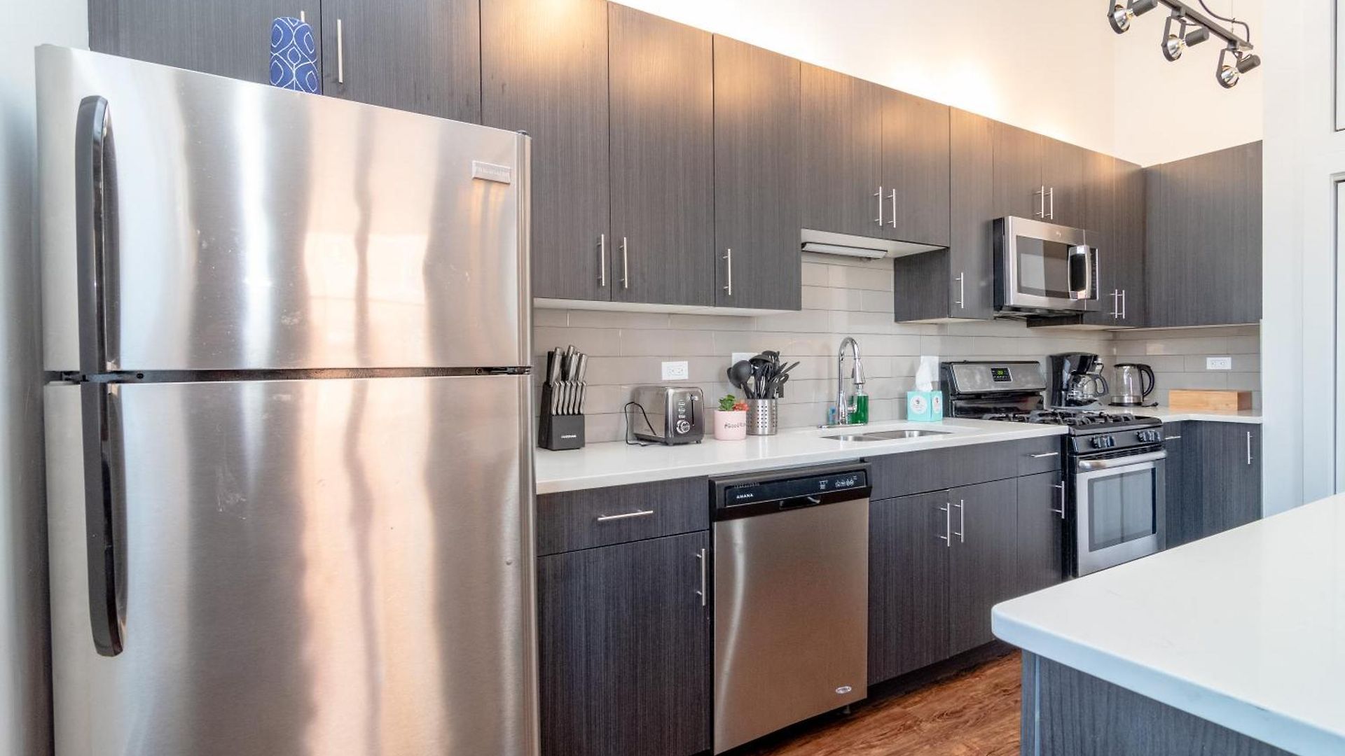 Mccormick Place 420-friendly 3br-2ba With Optional Parking - Sleeps 8 Apartment Chicago