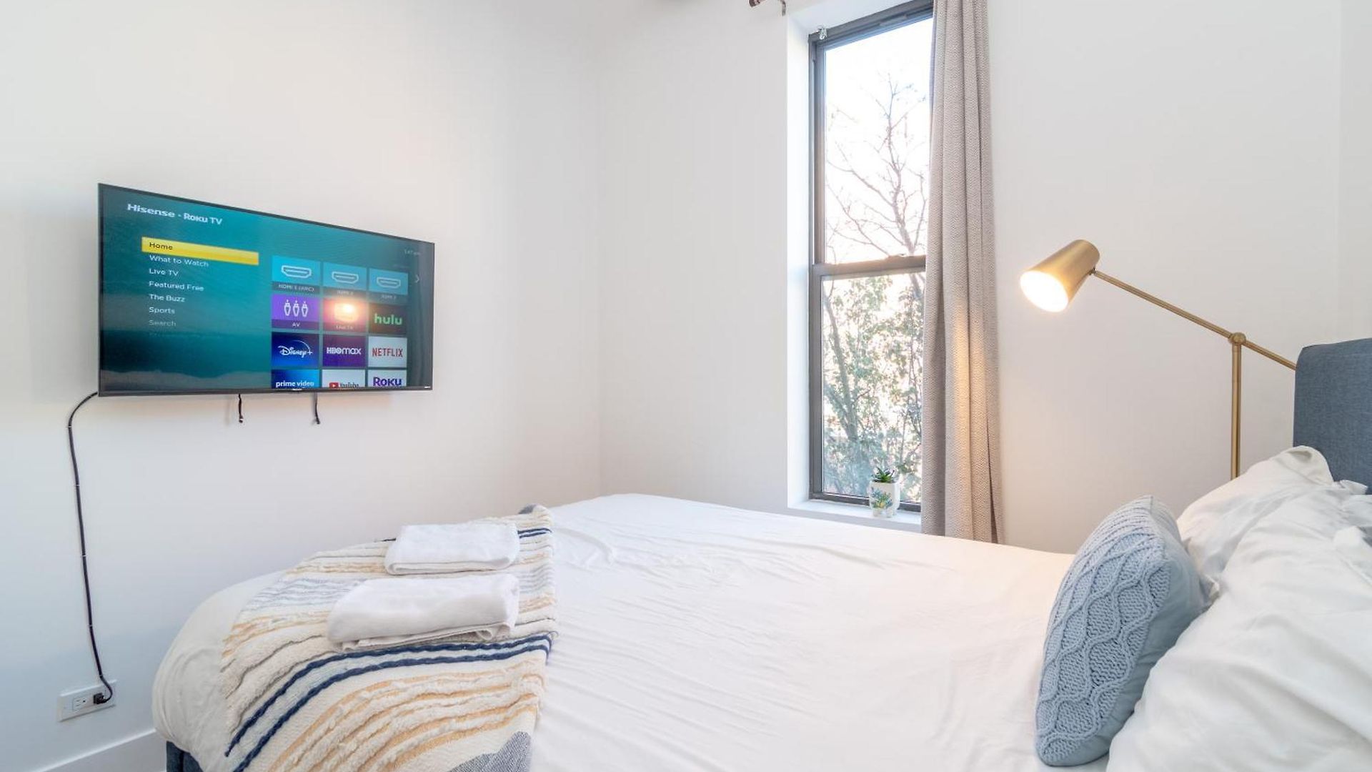 Apartment Mccormick Place 420-friendly 3br-2ba With Optional Parking - Sleeps 8