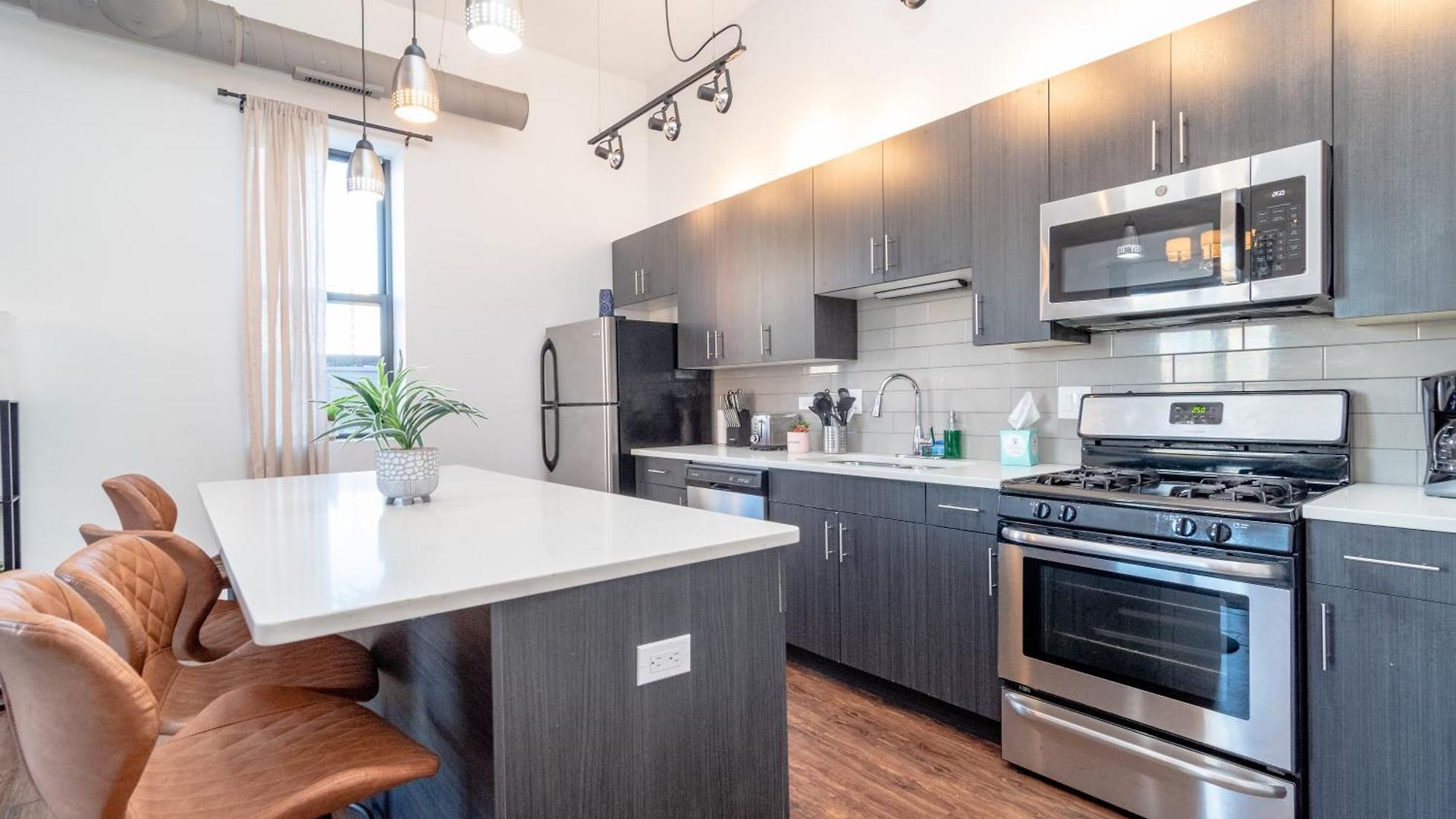 Apartment Mccormick Place 420-friendly 3br-2ba With Optional Parking - Sleeps 8