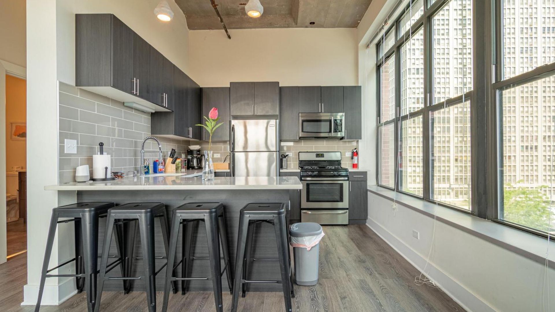 Apartment Bright 2br Luxury Corner With Optional Parking Sleeps 6 Guests Near Mccormick Place And Soldier Field Chicago