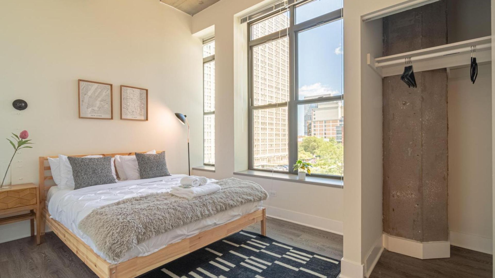 Apartment Bright 2br Luxury Corner With Optional Parking Sleeps 6 Guests Near Mccormick Place And Soldier Field *