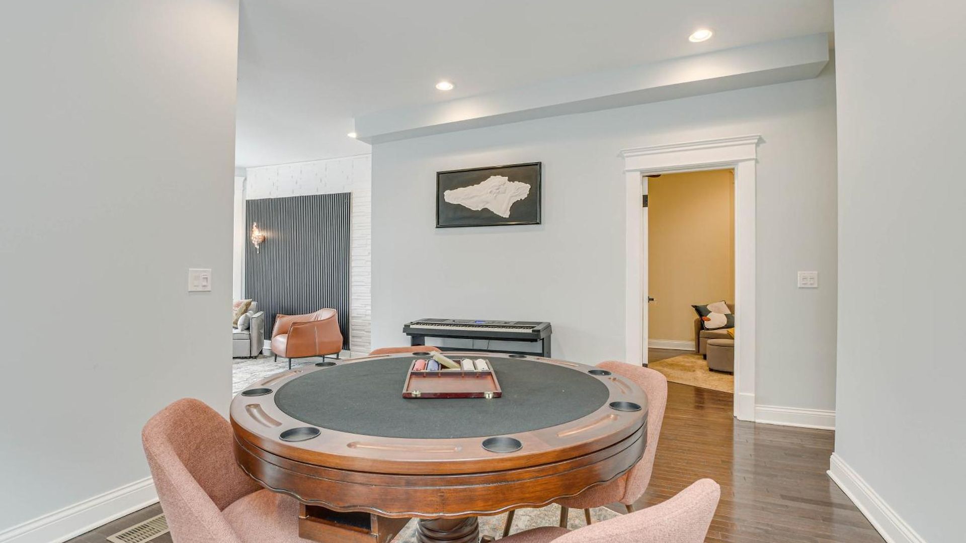 Apartment Spacious With Deck About 3 Mi To Downtown Chicago!