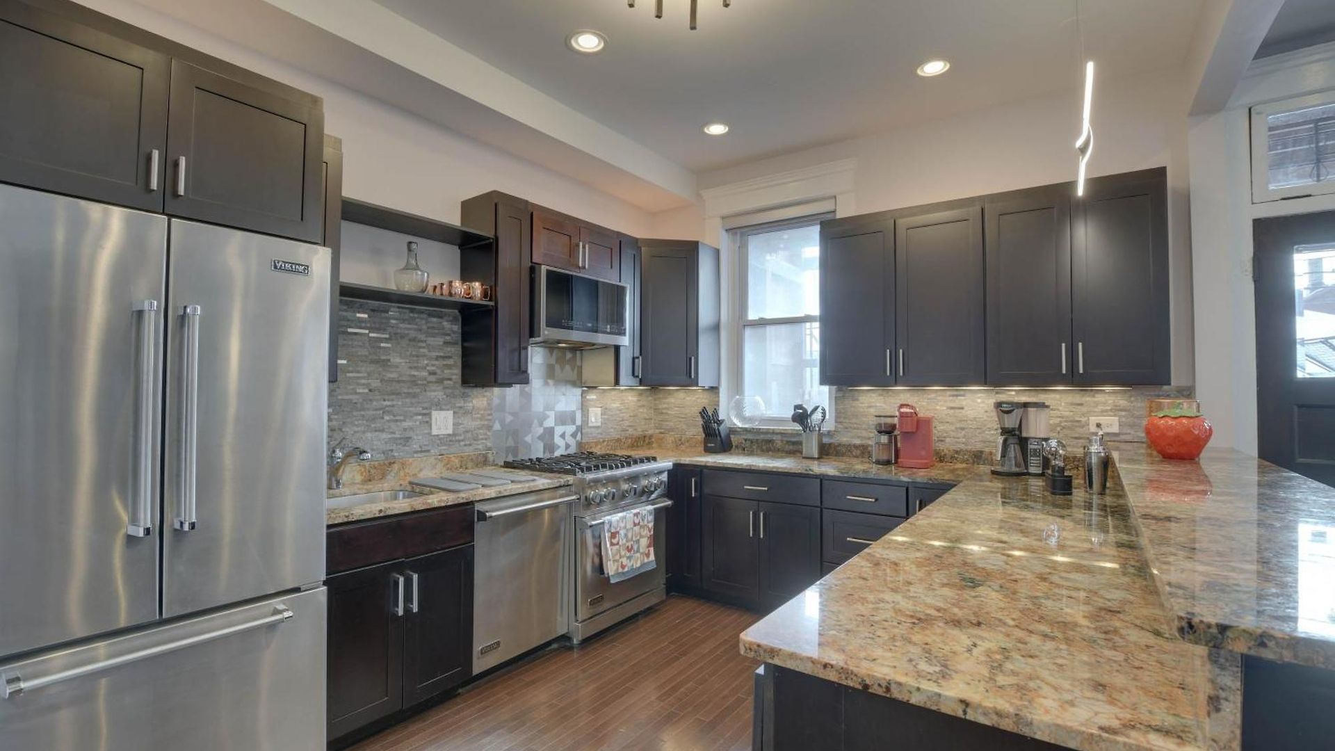 Spacious With Deck About 3 Mi To Downtown Chicago! *