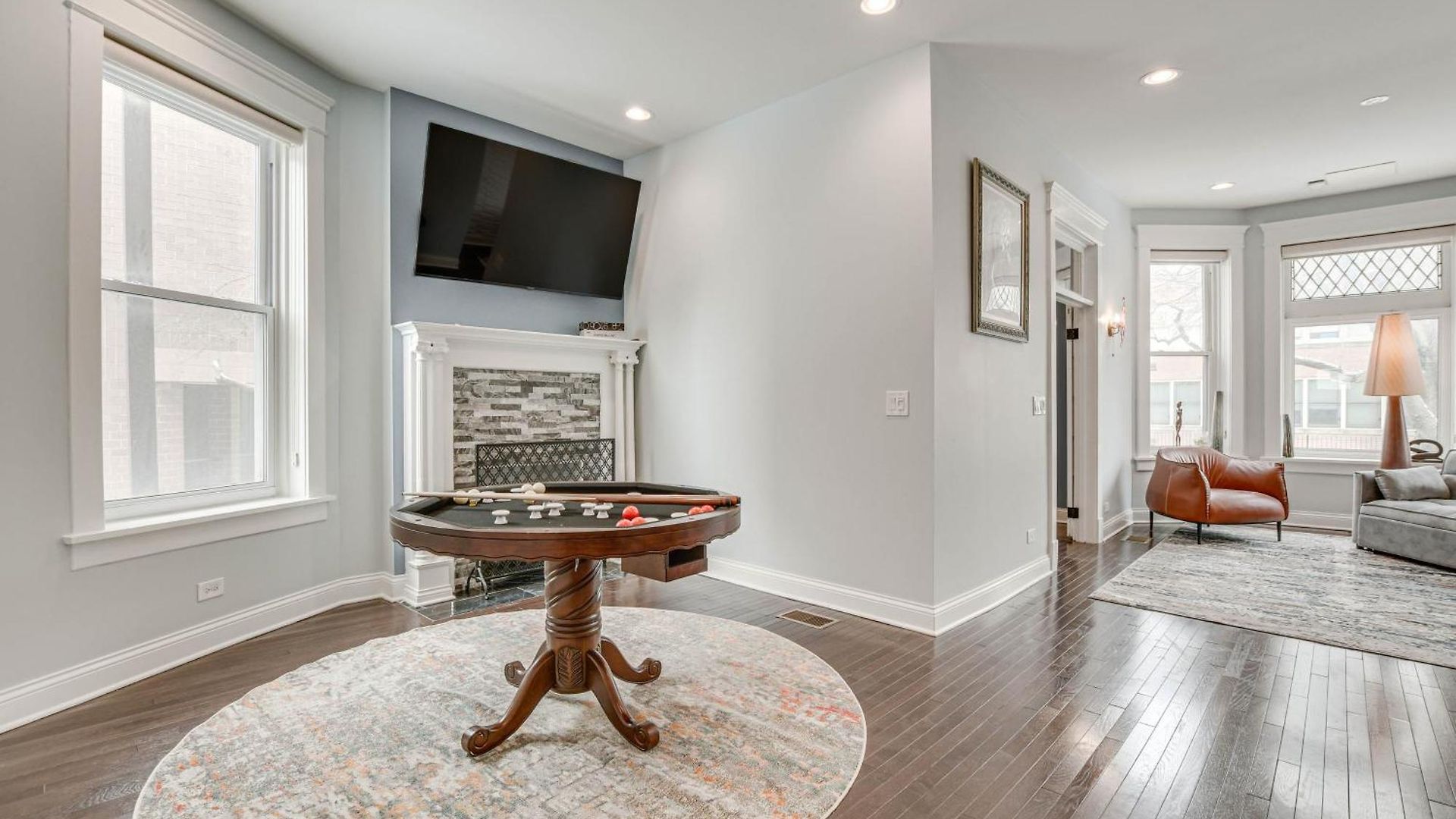 Spacious With Deck About 3 Mi To Downtown Chicago! Apartment
