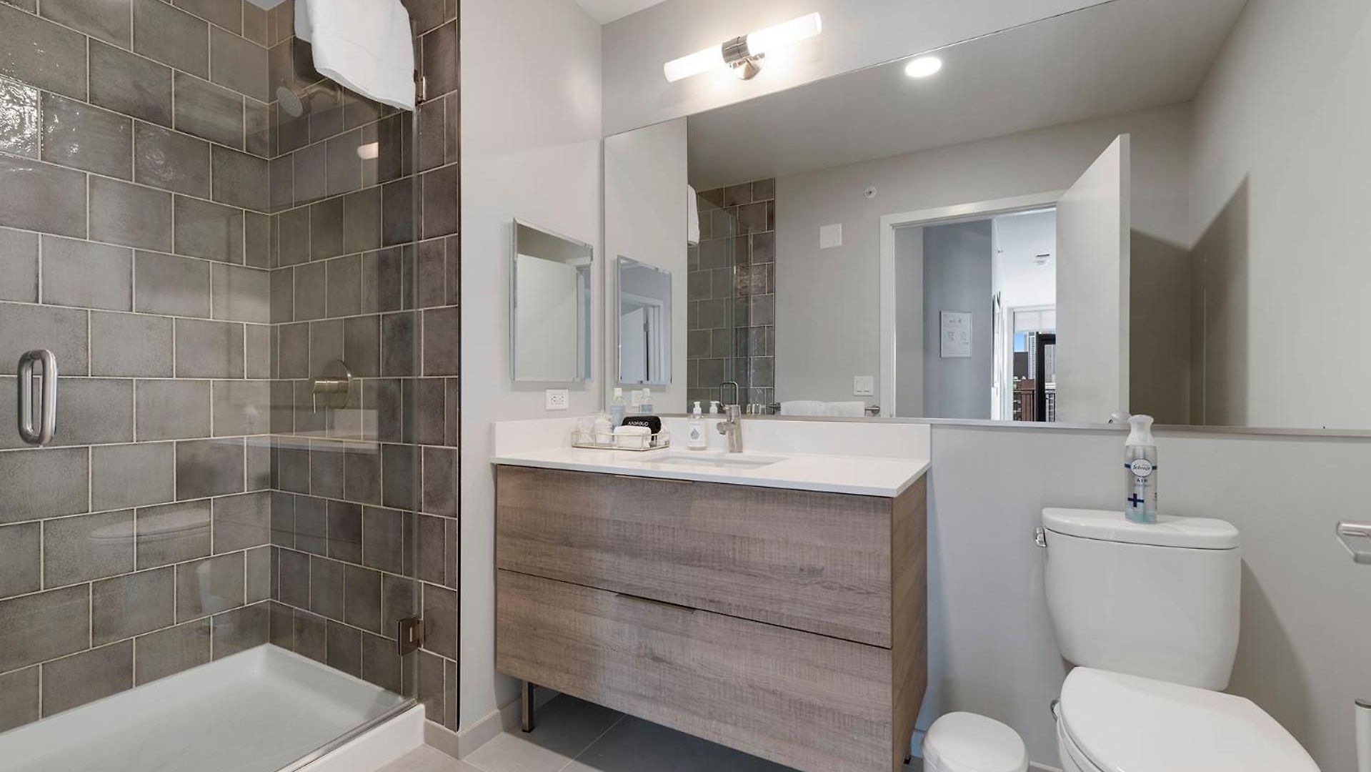 Aurelien Spacious In The Heart Of Gold Coast * Chicago