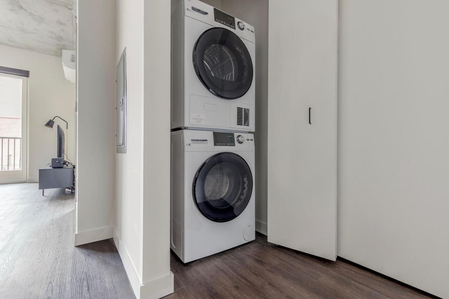 River North 1br W Yoga Nr Riverwalk Chi-1036