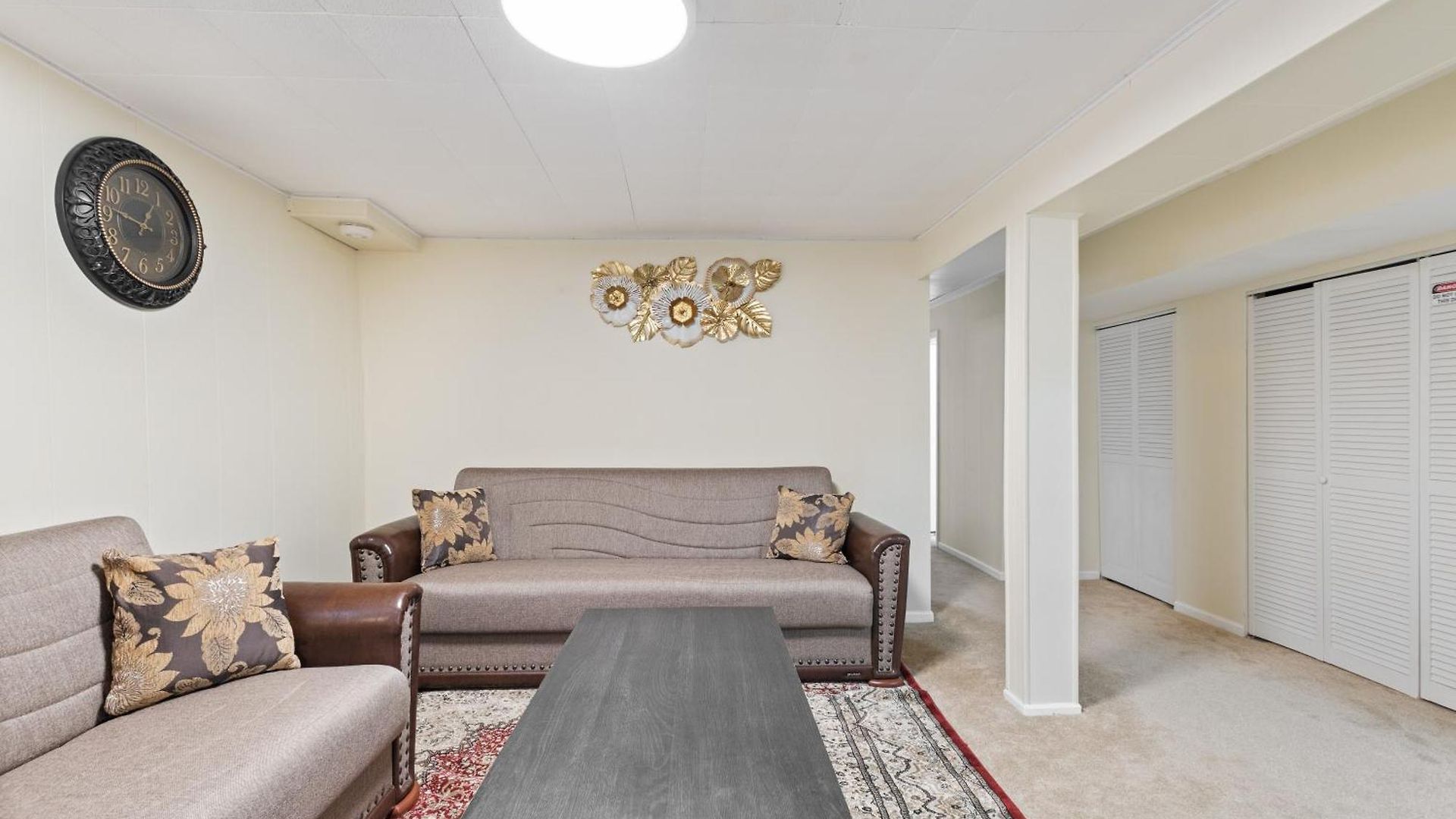 Luxury Apartment *