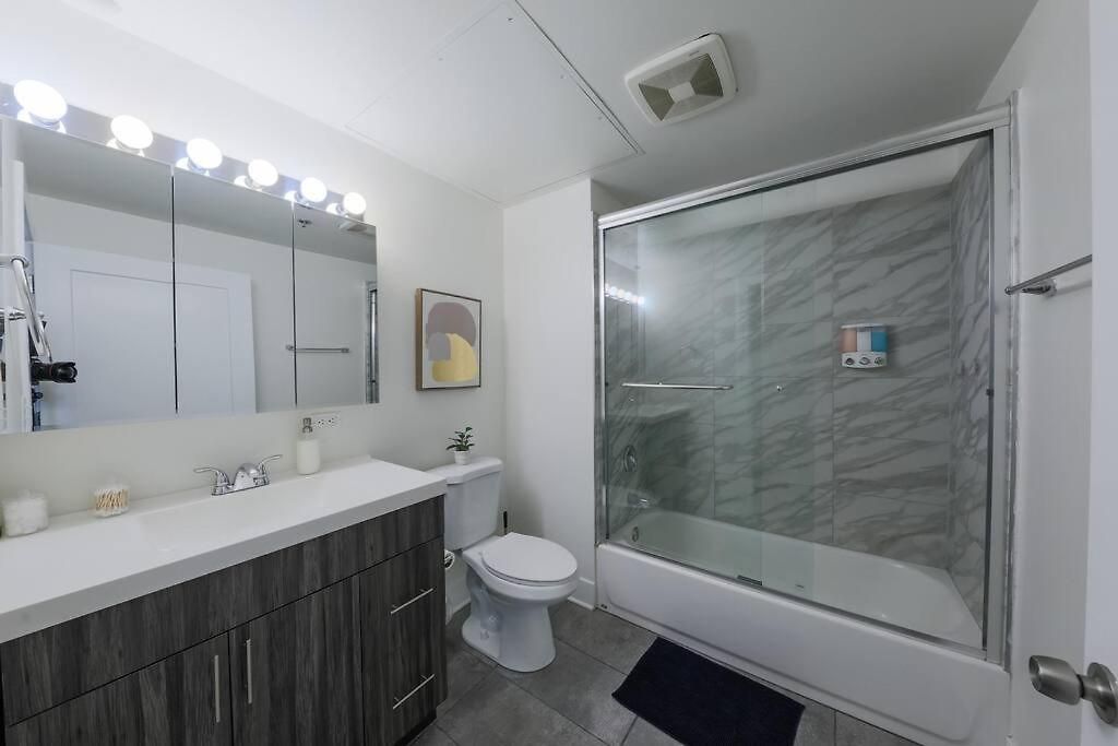 Cozy 2br With Optional Parking And Gym Access Near Field Museum, Lakefront & Mccormick Place Apartment