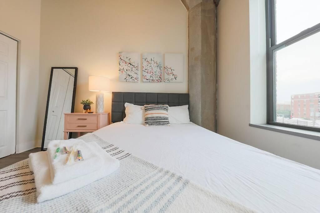 Apartment Spacious 2br South Loop With Skyline View, Optional Parking And Gym Access Close To Mccormick Place, Grant Park, Museum Campus & Cta Lines *