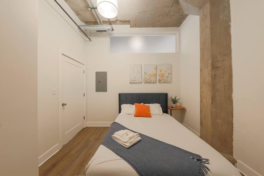 Spacious 2br South Loop With Skyline View, Optional Parking And Gym Access Close To Mccormick Place, Grant Park, Museum Campus & Cta Lines Apartment Chicago