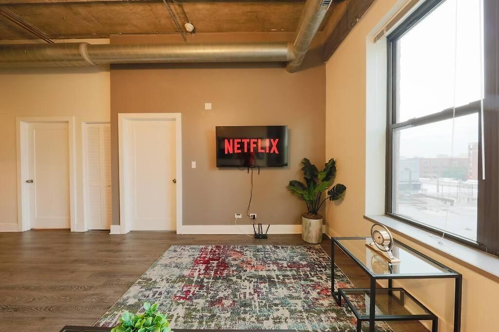 Spacious 2br South Loop With Skyline View, Optional Parking And Gym Access Close To Mccormick Place, Grant Park, Museum Campus & Cta Lines Chicago