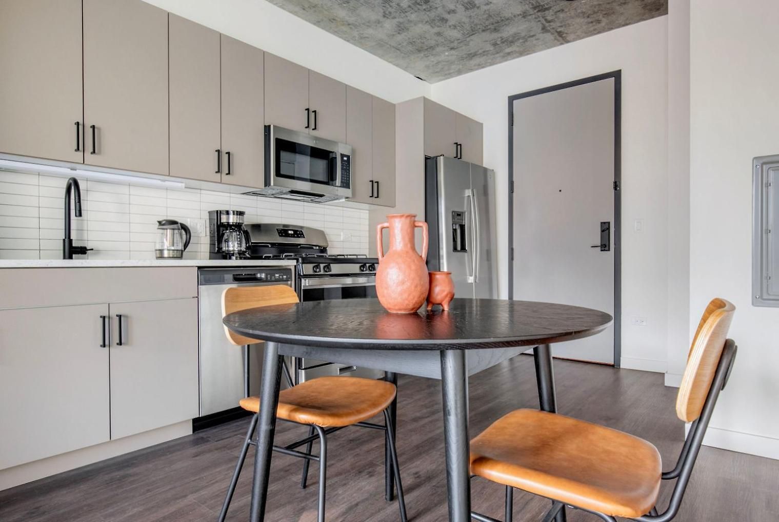 River North 1br W Pool Fitness 1 Block To L Chi-1039 Apartment