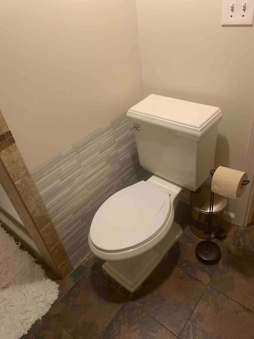 Apartment Entire 1 Bedroom Floor Unit With Patio Chicago