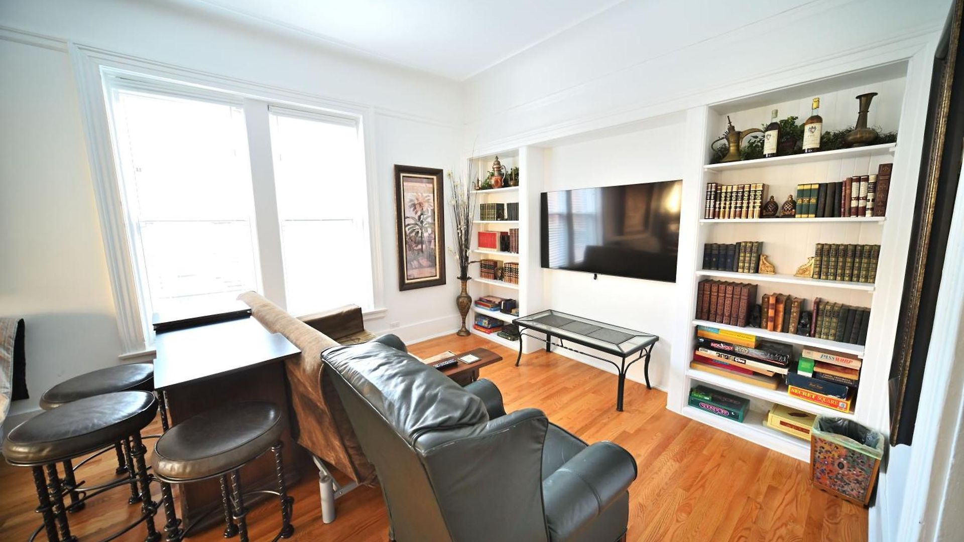 Apartment Stone Mansion Sleeps 10-20 Free Tv & Parking *