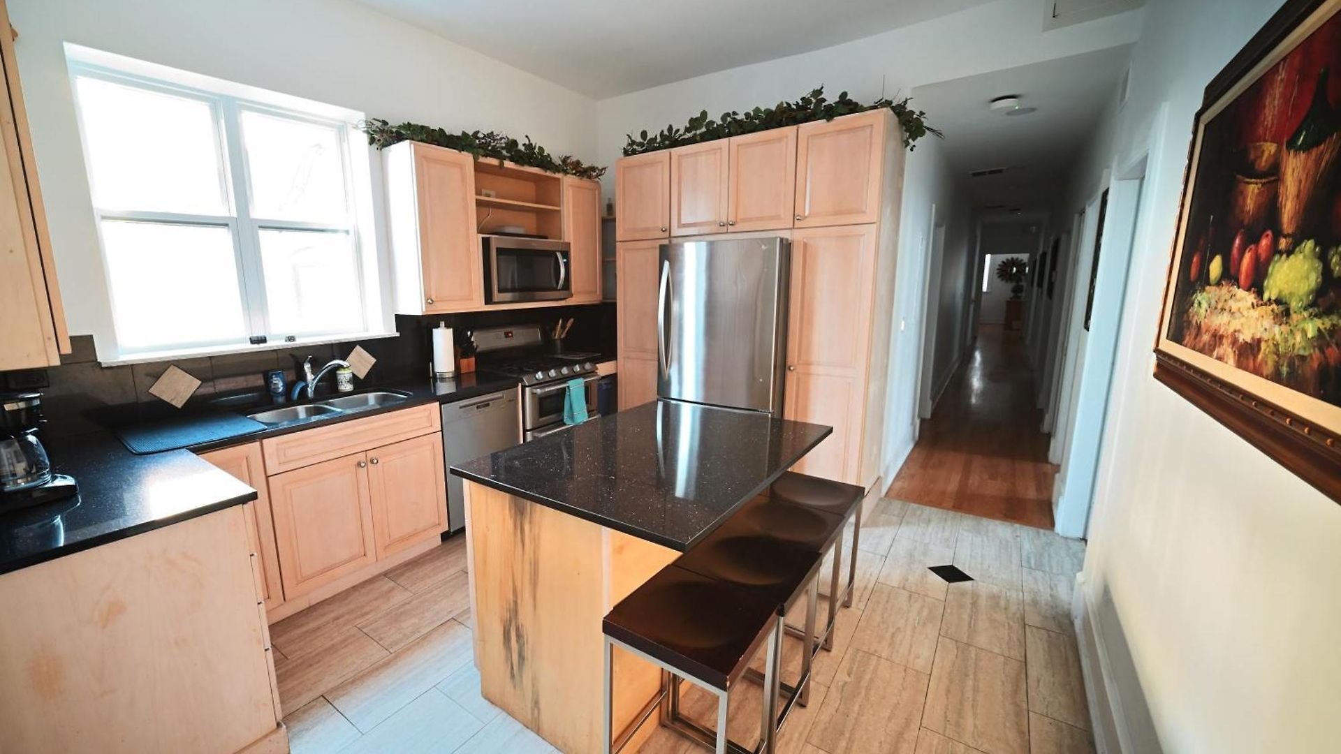 Stone Mansion Sleeps 10-20 Free Tv & Parking * Chicago