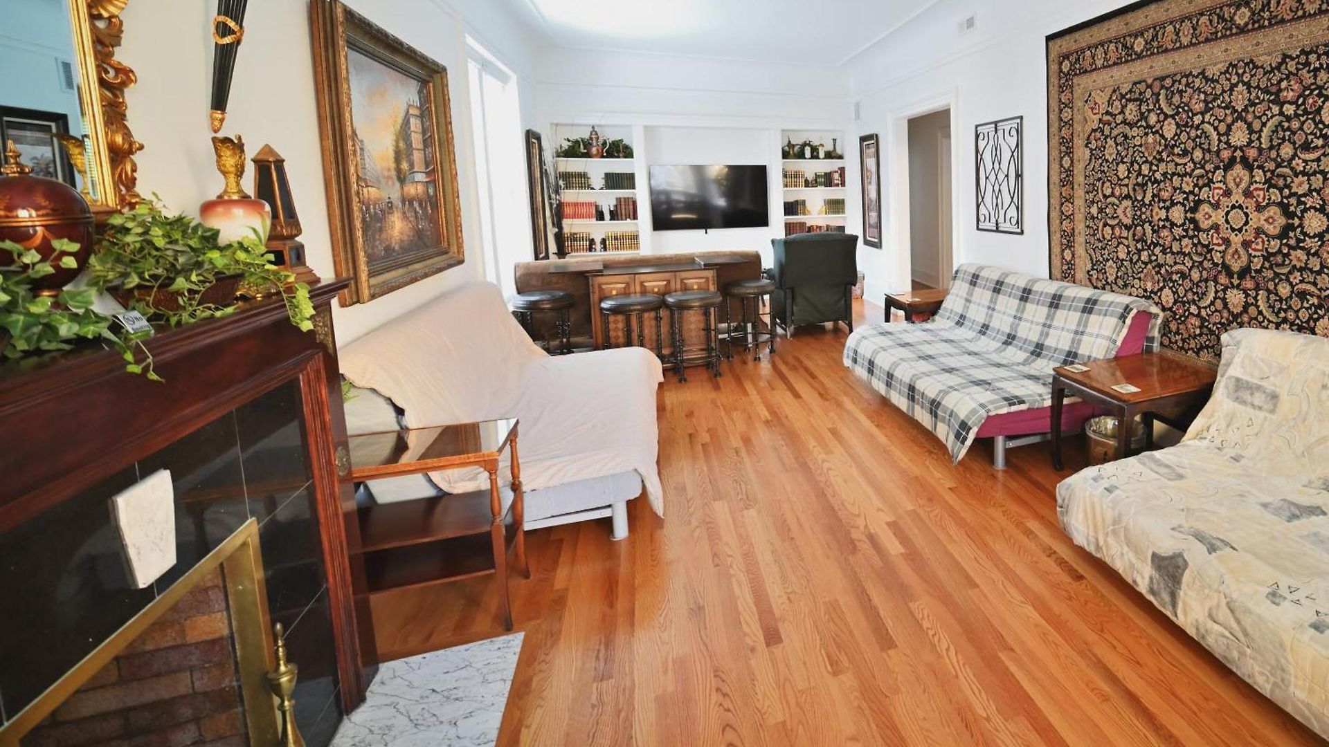 Apartment Stone Mansion Sleeps 10-20 Free Tv & Parking
