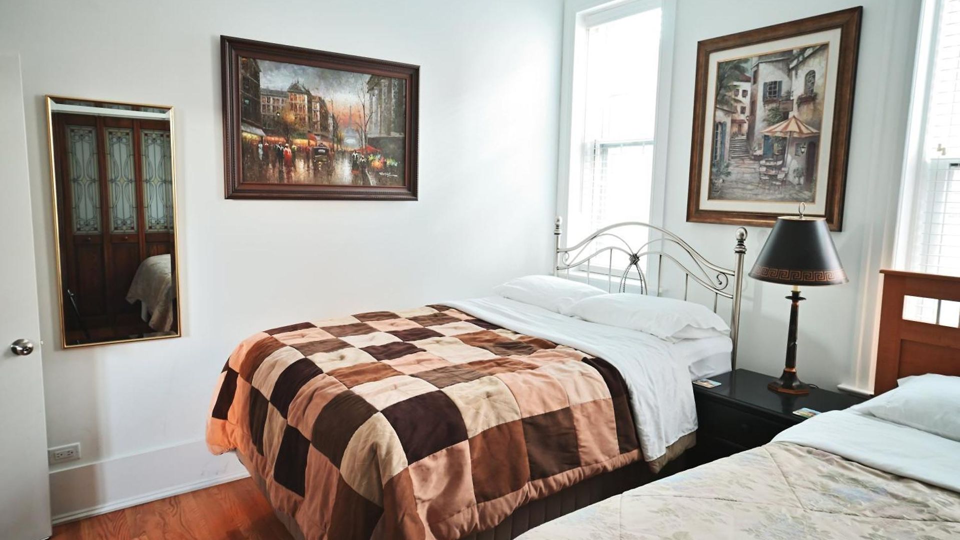 Apartment Stone Mansion Sleeps 10-20 Free Tv & Parking *