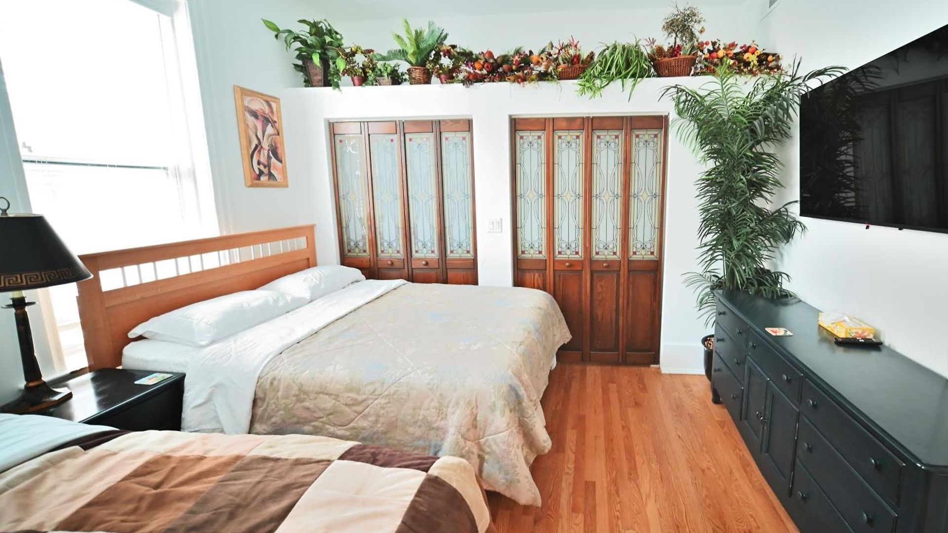 Stone Mansion Sleeps 10-20 Free Tv & Parking *