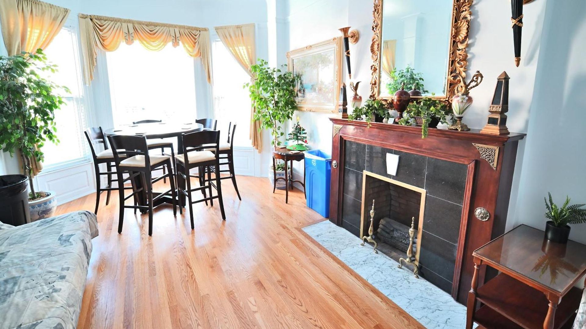 Stone Mansion Sleeps 10-20 Free Tv & Parking Apartment *