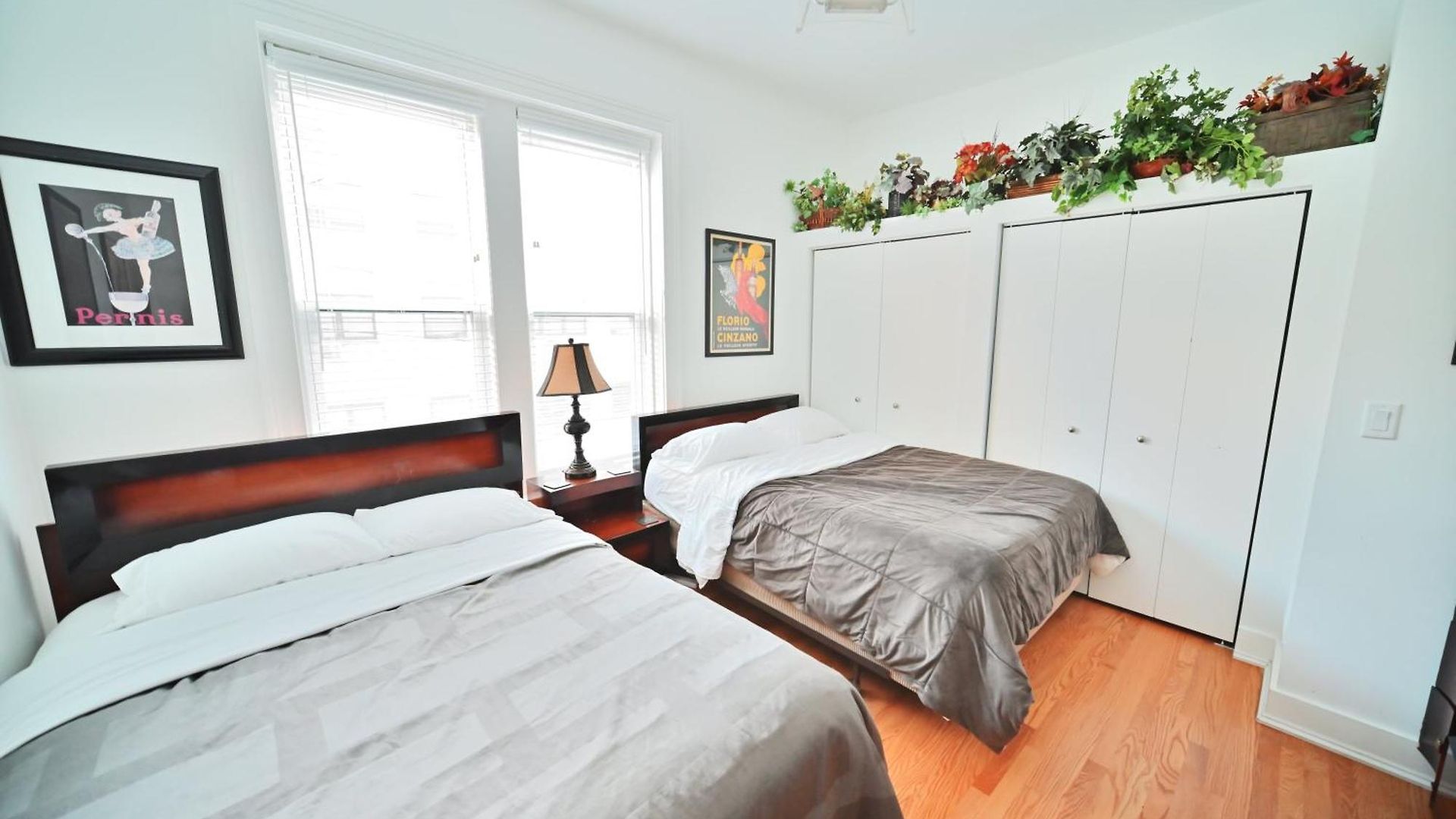 Apartment Stone Mansion Sleeps 10-20 Free Tv & Parking Chicago
