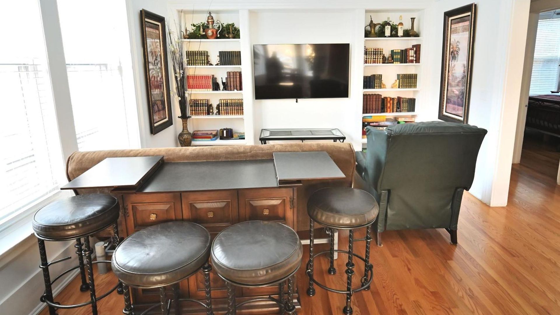 Stone Mansion Sleeps 10-20 Free Tv & Parking Chicago