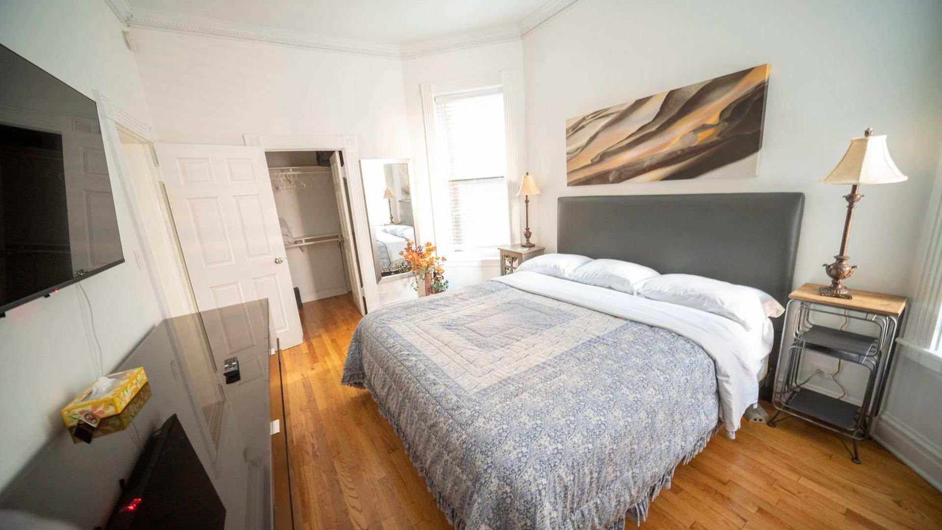 Apartment Club Salon Sleeps 10-20 Free Parking & Tv