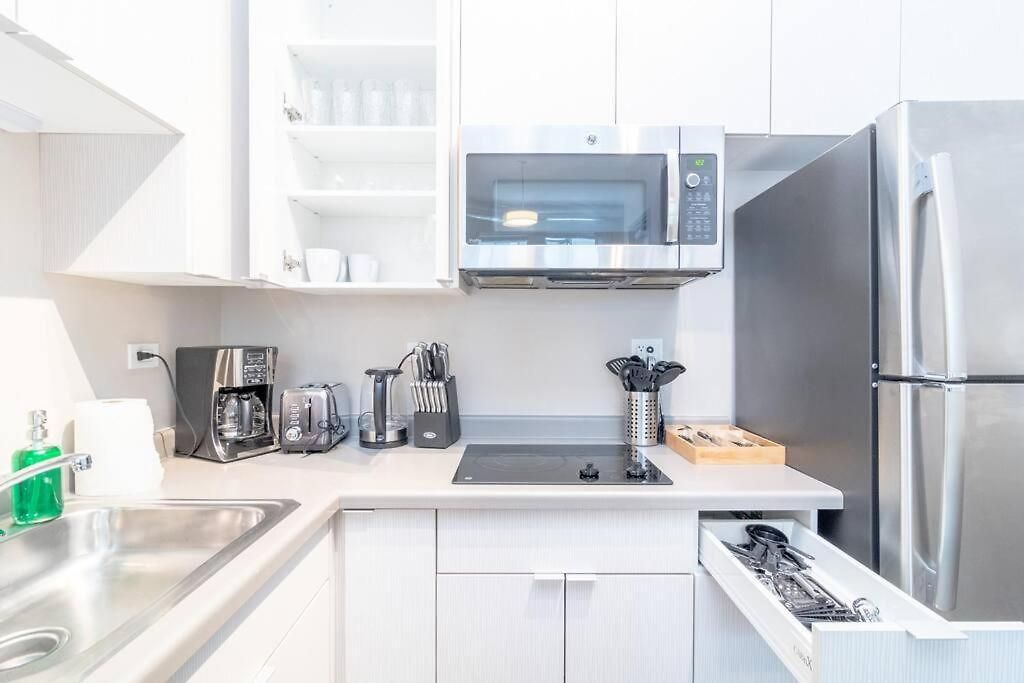 Mccormick Oasis With Balcony, Optional Parking, Patio And Gym Sleeps 6 Near Mccormick Place, Grant Park, Soldier Field & Museum Campus Chicago