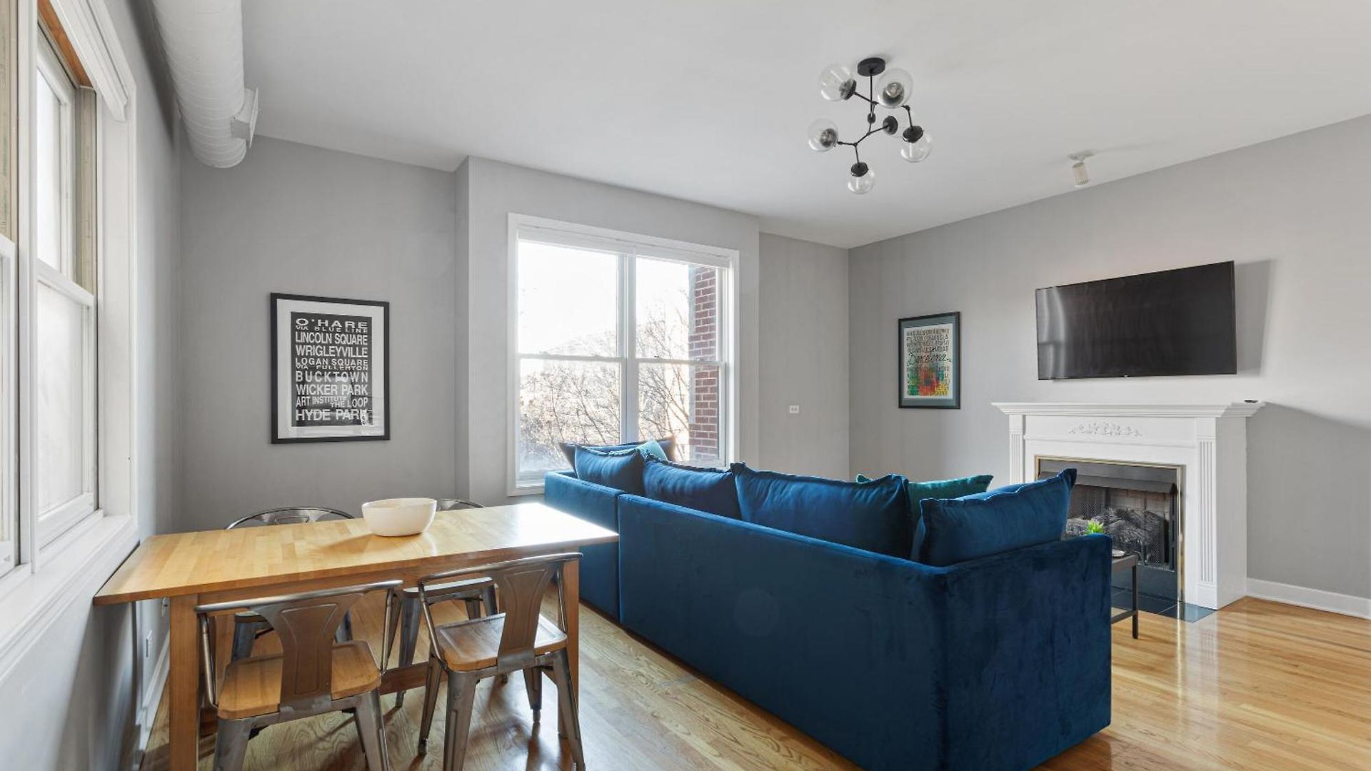 The Upscale Getaway Near Downtown Apartment *