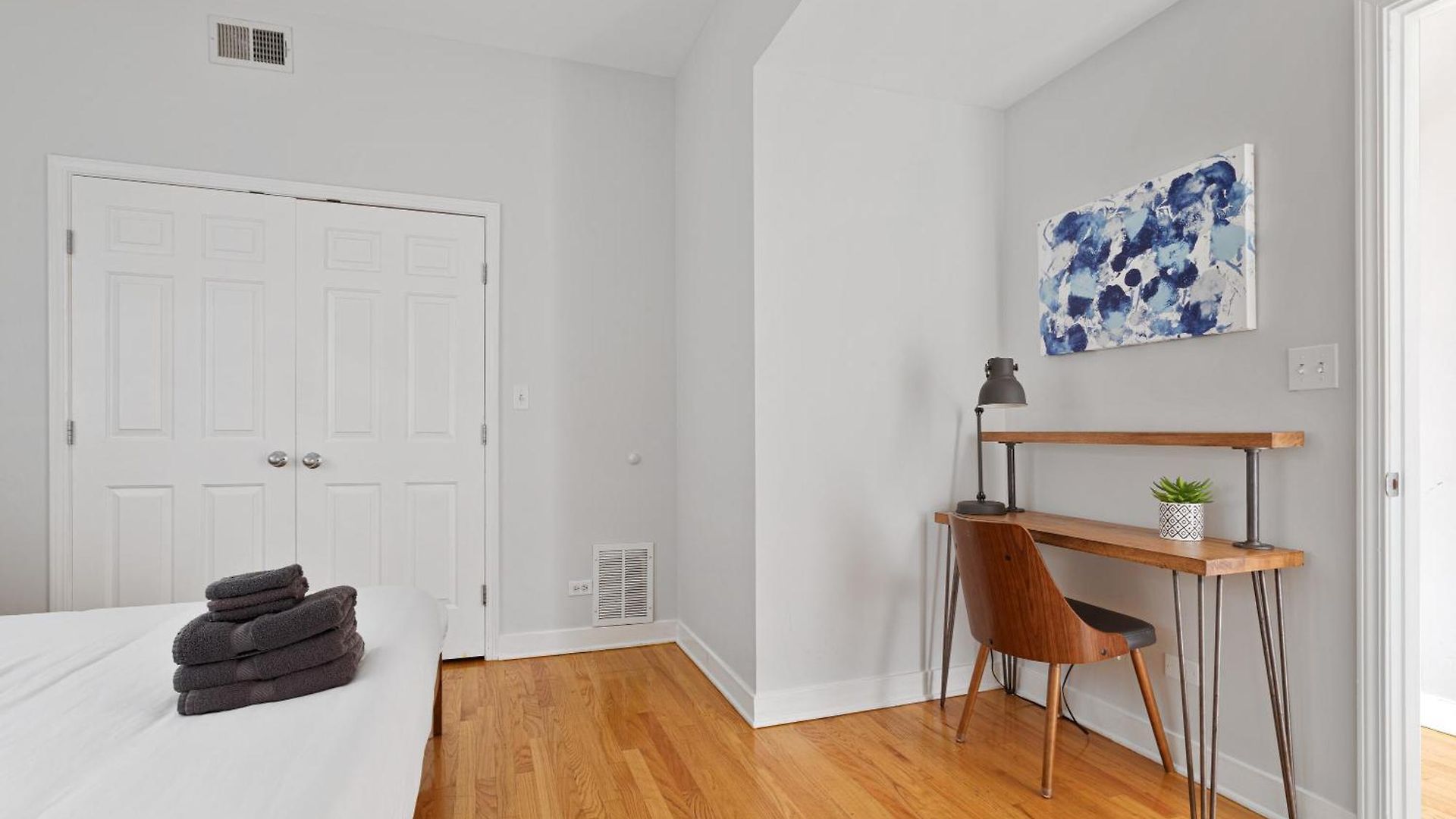 The Upscale Getaway Near Downtown Apartment