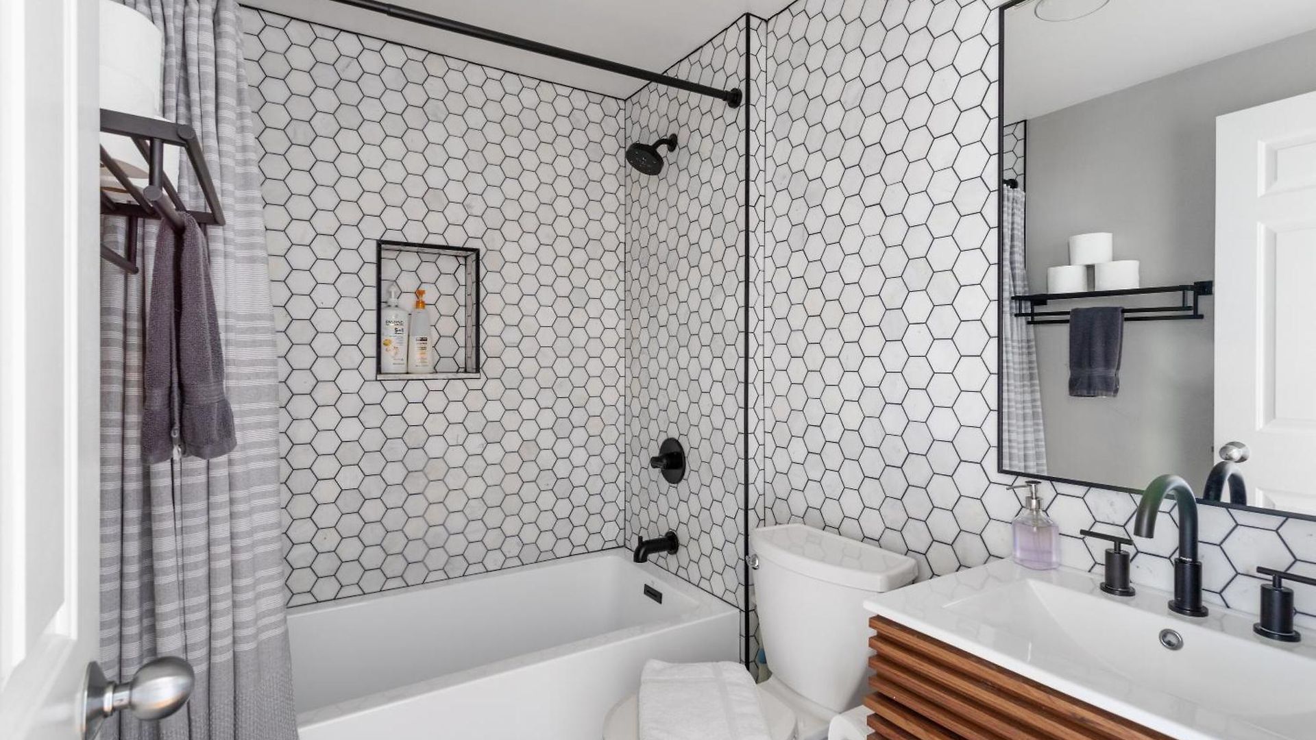 Apartment The Upscale Getaway Near Downtown Chicago
