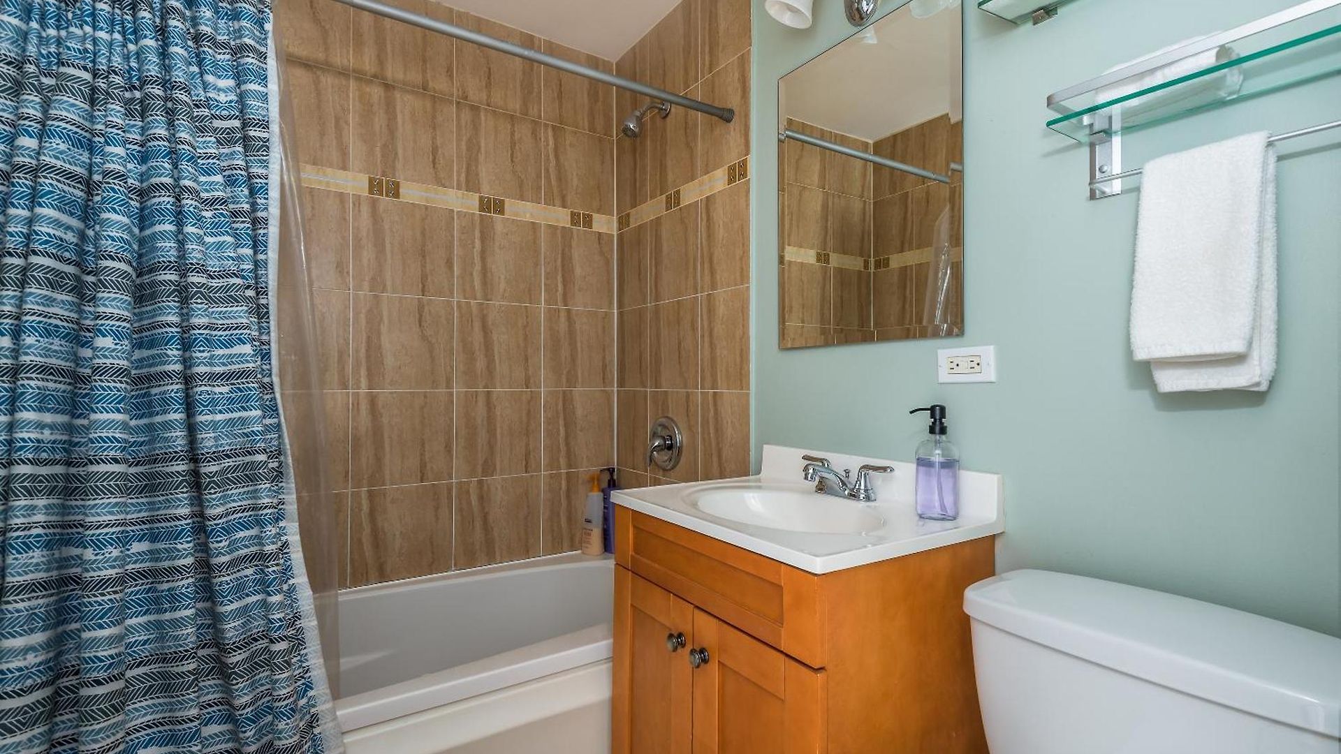 The Bright Retreat In Andersonville *
